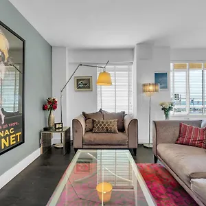 Apartment Deco Seafront - By My Getaways, Brighton